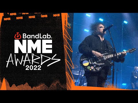 CHVRCHES and Robert Smith perform 'Just Like Heaven' at the BandLab NME Awards 2022