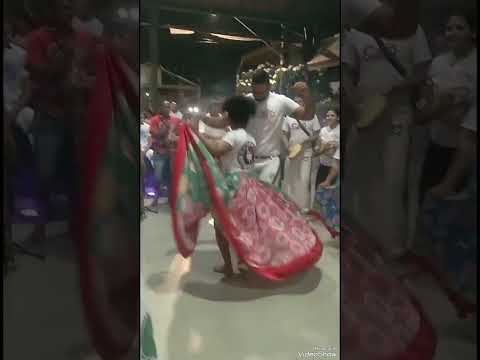 oficina de samba de roda com Natália Fiu. Batuque das Manas