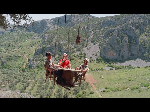 Hanging Interview by Neil Gresham with Nico Favresse and Sean Villanueva