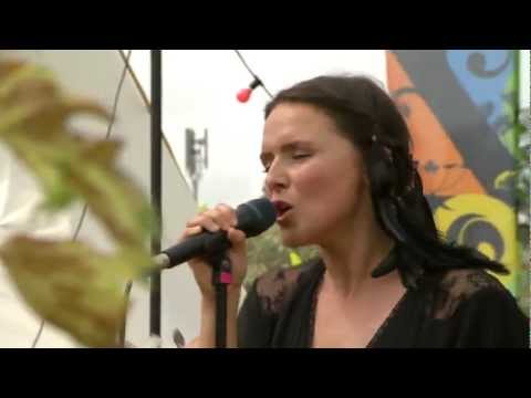Emiliana Torrini - Jungle Drum (Live In Glastonbury 2009)