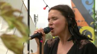 Emiliana Torrini - Jungle Drum (Live In Glastonbury 2009)