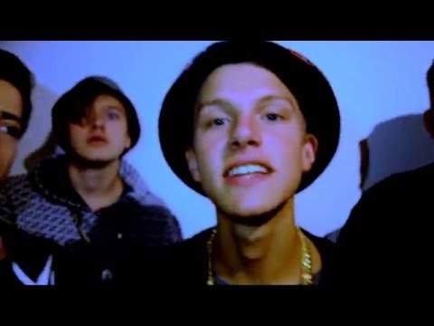 Kiosk x Chari Crack - WEIT ENTFERNT (Official Video)