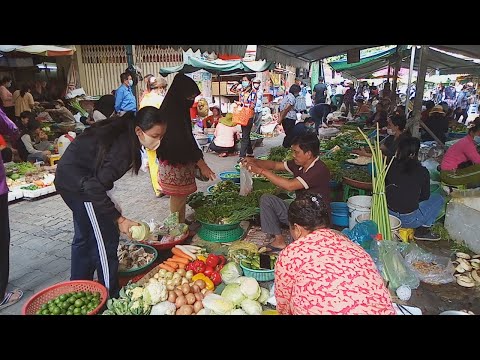 Art Of Living In Phnom Penh Market - Daily Fresh Food And People Activities - Asian Street Food