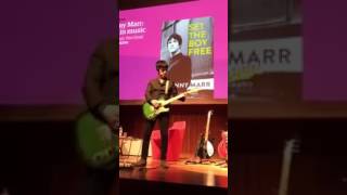 Johnny Marr en solitario tocando the smiths. The Headmaster ritual.