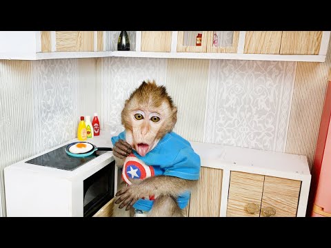 Baby monkey BenBen goes to the supermarket to buy kitchen utensils and eats eggs with puppy