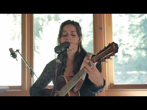 Taylor Rae - "Gold Dust Woman"