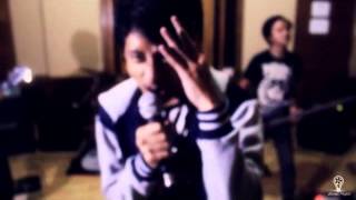 Download lagu Close Me Closet  - World Is Real ( Studio Session ) mp3