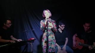 Mandy Chan sings ShangHai Jazz 给我一个吻  Gei Wo Yi Ge Wen "Give Me a Kiss"