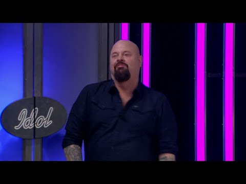 Alexander Kronlund utmanar Anders Bagge i en catwalk i Idol 2017 - Idol Sverige (TV4)