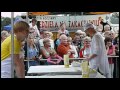 Wideo: 462 pierogi w godzin� - tak si� lepi w Legnicy