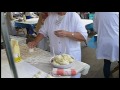 Wideo: 462 pierogi w godzin� - tak si� lepi w Legnicy