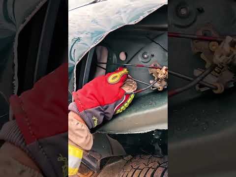 No Spreaders? Firefighter Shows Vehicle Door Entry Trick! 🚒