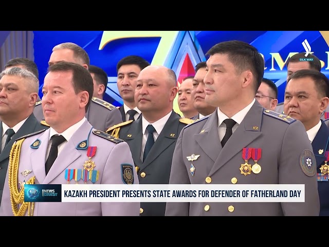 Президент мамлекеттик сыйлыктар, жогорку аскерий наамдарды расмий тапшыруу аземине катышты