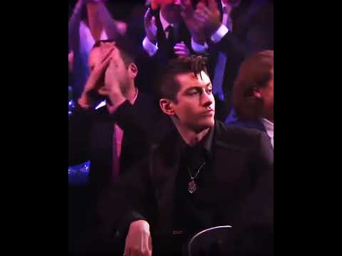 《???????????????????????? ????????????????????????????》 They live for the applause