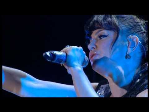 Fergie sings U2's 'With or Without You' (black eyed peas)