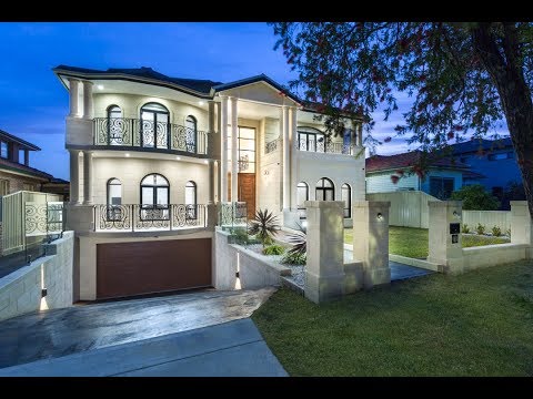 23 Russell St Greenacre - Professionals Greenacre