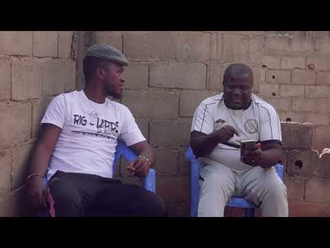 Moaminga has a money meeting with Edoudoua. But when he calls, his battery dies.