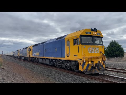 Up Pacific National 7902V with G525 G540 BL33 passing Gheringhap loop headed for Melbourne 12/4/2024