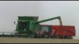preview picture of video 'Moisson du blé avec John Deere 9780i CTS'