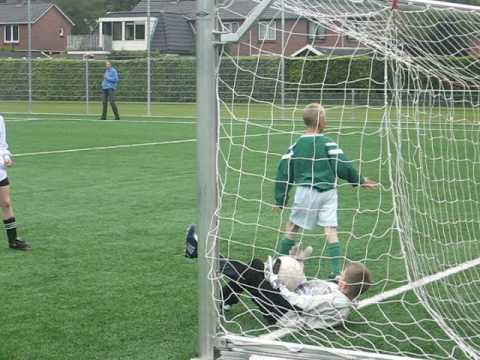 Haren F2 - Oosterparkers F1 22-05-2010 (2).AVI