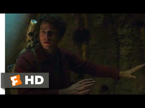 ラブ＆モンスター』（2021年）-サンドゴーグルの巣のシーン（3/10）｜Movieclips (Love and Monsters (2021) - The Sand-Goggler Nest Scene (3/10) | Movieclips)