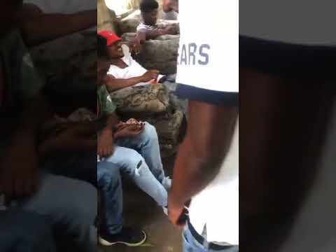 Embee di Quefa vibing to the calab with Munga Honorable with his chargies 🔥 #winuhfraid