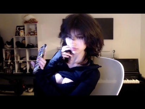 Effortlessly attractive. [DON’T overuse]