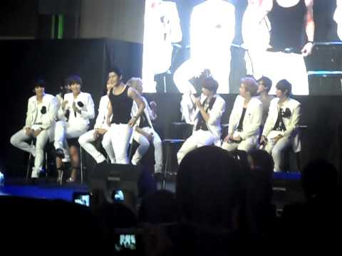 120114 ZE:A Mall Tour - Dongjun showing his abs!