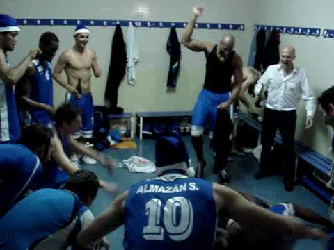 Celebración en los vestuarios del ascenso de ADEPAL a LEB ORO
