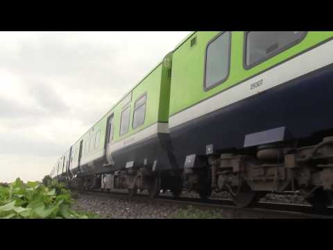 Iarnród Éireann Irish Rail Commuter 29000 DMU 29022 + 29007 departs Laytown Station