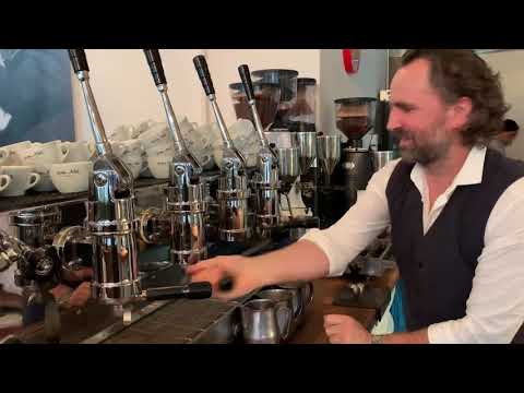 Dritan Alsela的咖啡師技能和拿鐵藝術技術。 (Barista Skills & Latte Art techniques by Dritan Alsela)