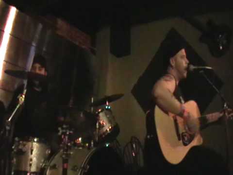 Jimmy Sinn with Evil Levi - "pain" (tiger army cover) Live at Punk Monday at Liquid in Boise Idaho