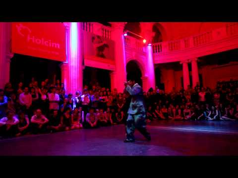 Sebastian Arce  and  Mariana Montes  are  dancing  to  the  milonga  "  No Hay Tierra Como La Mia  "