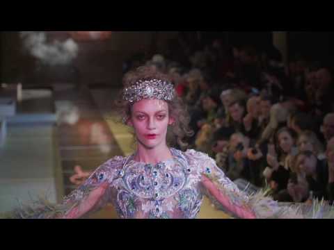 GUO PEI Couture Show SS17 Paris