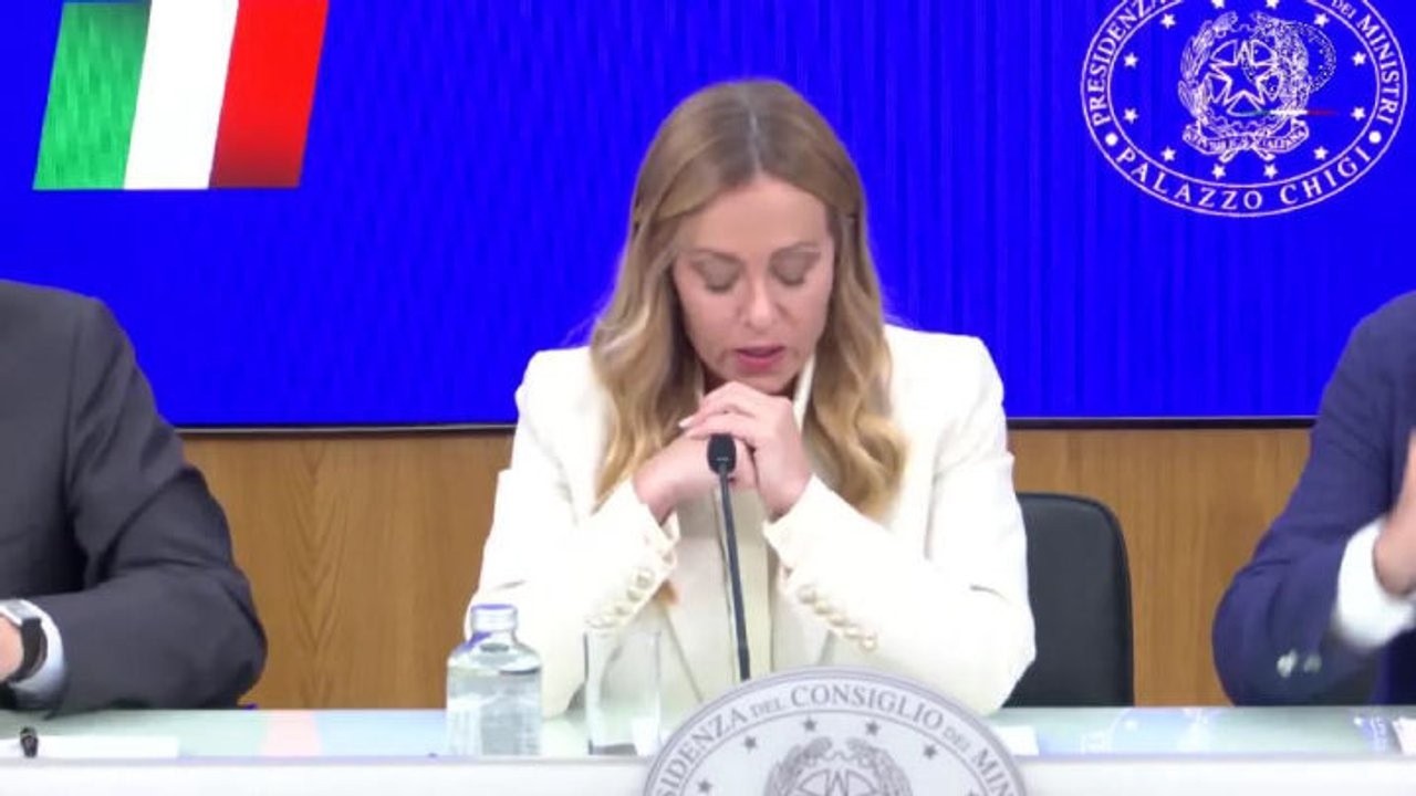Meloni: Nella manovra aggiungiamo un mese di congedo parentale
