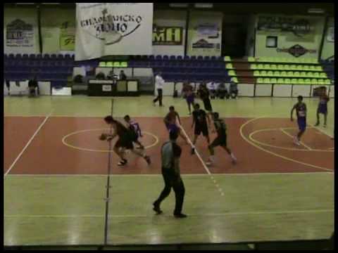 Ognjen Dobrić ZAKUCAVANJE SLAM DUNK, KK Mladenovac - KK N.Beograd 66-36, 04.11.2009