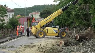 merlo-telescopico-all-opera-sul-costone-in-frana-ad-ariano