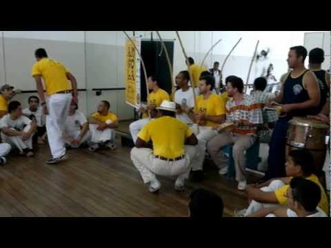 Capoeira Angola com Mestre Jogo de Dentro - Jogo Mestre Jogo de Dentro e Mestre Liminha