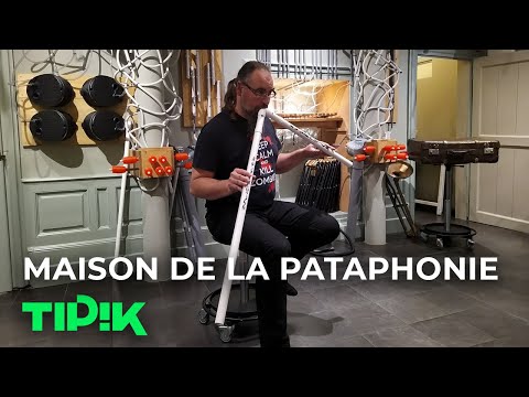 Gilles joue super bien du Saxo-Arrosoir au musée de la Pataphonie