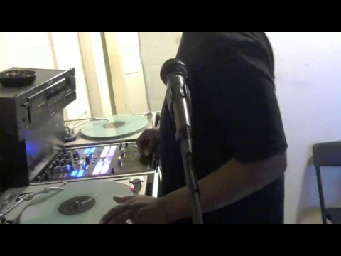 DJ CLENT mixing his footwork trax