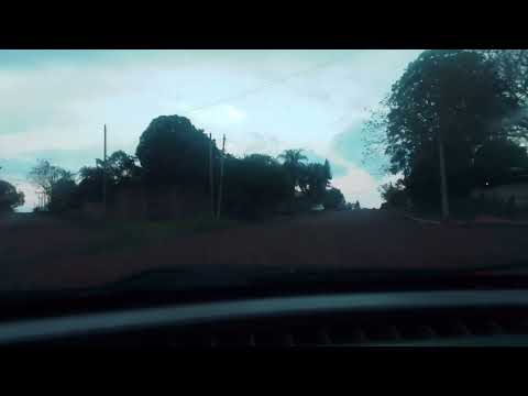 Manejando por Jardín América en un día nublado - camino de tierra colorada | Misiones 
