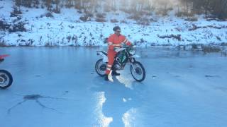 preview picture of video 'Biker on a frozen lake (Jankov Kamen)'