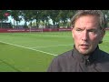 Almere City trainer Alex Pastoor op de tribune tegen Jong FC Utrecht