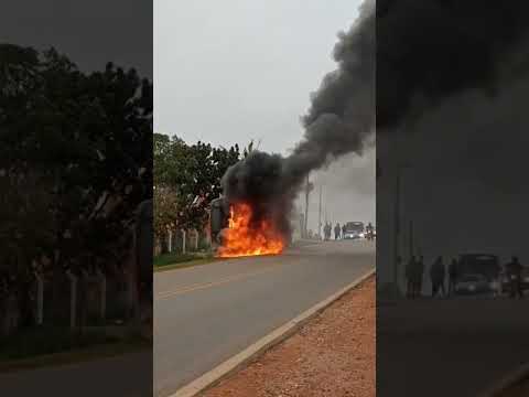 ônibus pega fogo em Pilar do sul