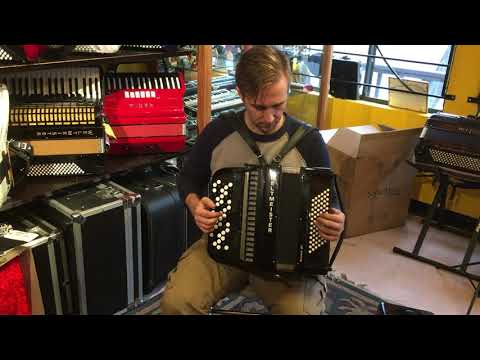 Weltmeister Romance 602 C system chromatic button accordion.