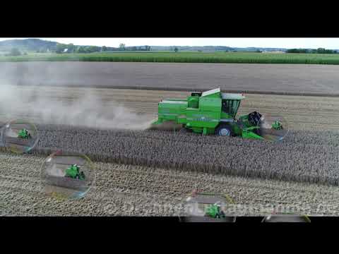 Drohnen-Luftaufnahme Mähdrescher