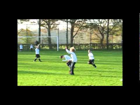Floris scoort met Prachtige Volley uit een Corner