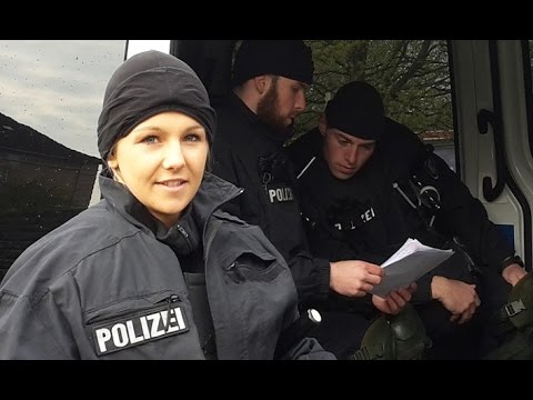 [Doku] 37 Grad: Mit den Waffen einer Frau - Polizistinnen im Einsatz (HD)