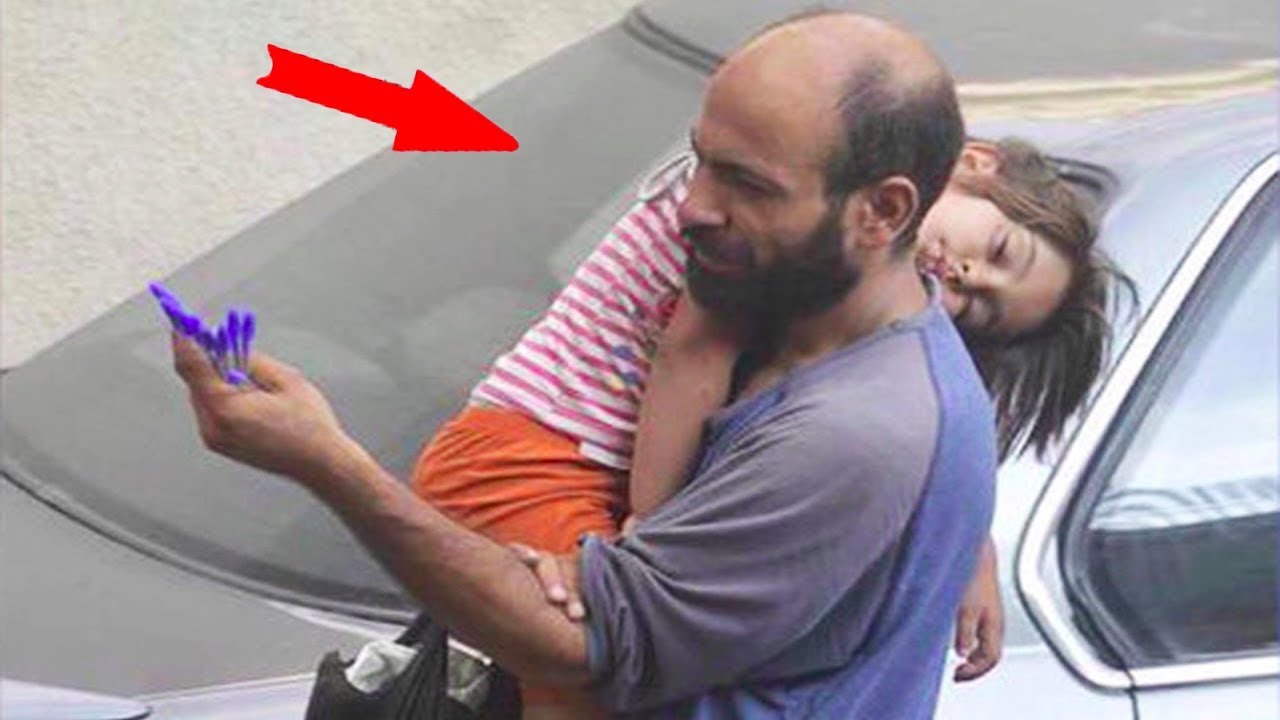 A man was selling pens to feed his children, but this photo forever changed the life of his family