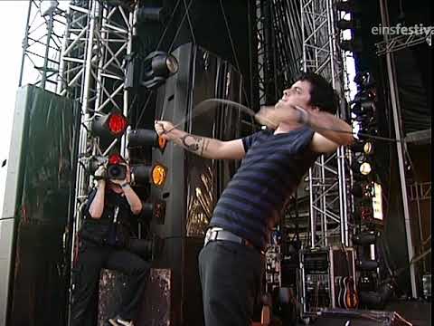 Green Day - Basket Case live [BIZARRE FESTIVAL 2001]